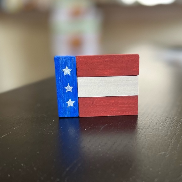 Flag Tiered Tray Decor - Picture 5 of 5